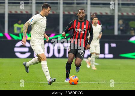 Milan, Italie. 29 novembre 2025. Rafael Leao d'AC Milan lors du match de Serie A entre Milan et Lazio au stade Giuseppe Meazza de Milan, Italie du Nord novembre 29 2025 Sport - Football. (Photo par Antonio Saia) crédit : Christian Santi/Alamy Live News Banque D'Images