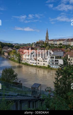 Ville de Berne en Suisse. Vue sur la vieille ville de Berne avec ascenseur à la rivière Aare. Banque D'Images