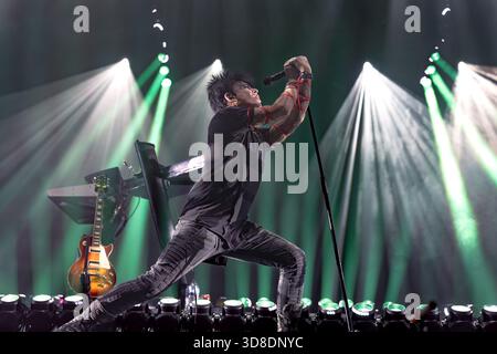 Manchester, Royaume-Uni. 29 novembre 2025. Gary Numan se produit en direct au O ? Apollo à Manchester, en Angleterre, le 29 novembre lors de sa dernière tournée britannique. (Photo de Alex Cropper/Sipa USA) crédit : Sipa USA/Alamy Live News Banque D'Images