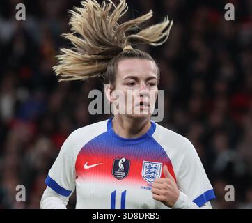 Londres, Royaume-Uni. 29 novembre 2025. Lauren Hemp (Manchester City) de l'Angleterre femmes en action lors du match amical international féminin entre les femmes de l'Angleterre contre la Chine au stade de Wembley, Londres le 29 novembre 2025 crédit : action Foto Sport/Alamy Live News Banque D'Images
