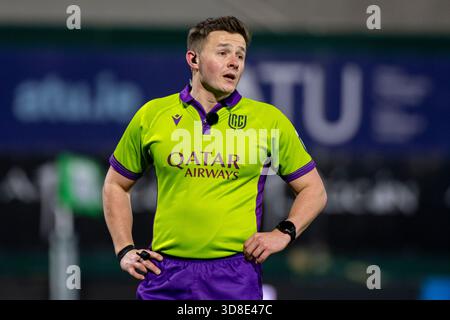 Galway, République d'Irlande. 29 novembre 2025. L'arbitre Ben Breakspear lors du match de la ronde 6 du United Rugby entre Connacht Rugby et Hollywoodbets Sharks au stade Dexcom de Galway, Irlande, le 29 novembre 2025 (photo Andrew SURMA/Sipa USA). Crédit : Sipa USA/Alamy Live News Banque D'Images