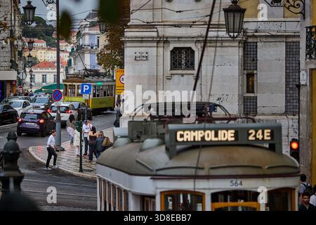 Portugal capitale Lisbonne, Praça Luís de Camões, Largo do Carmo une place pittoresque de la ville Banque D'Images