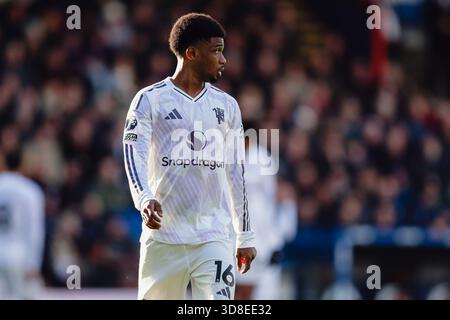 Londres, Royaume-Uni. 30 novembre 2025. AMAD Diallo (16 Manchester United) lors du match de premier League entre Crystal Palace et Manchester United au Selhurst Park à Londres, en Angleterre. Crédit : SPP Sport Press photo. /Alamy Live News Banque D'Images