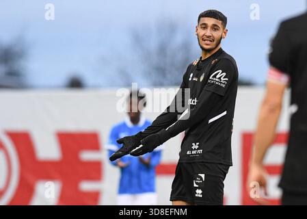 Geel, Belgique. 30 novembre 2025. Mohamed Medfai, de l'Olympic, semble abattu lors d'un match de football entre Jong Genk et Royal Olympic Charleroi, dimanche 30 novembre 2025 à Geel, au jour 15 de la deuxième division 2025-2026 'Challenger Pro League' 1B du championnat belge. BELGA PHOTO JILL DELSAUX crédit : Belga News Agency/Alamy Live News Banque D'Images