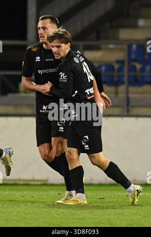 Geel, Belgique. 30 novembre 2025. Niklo Daily d'Olympic célèbre après avoir marqué lors d'un match de football entre Jong Genk et Royal Olympic Charleroi, dimanche 30 novembre 2025 à Geel, le jour 15 de la deuxième division 2025-2026 'Challenger Pro League' 1B du championnat belge. BELGA PHOTO JILL DELSAUX crédit : Belga News Agency/Alamy Live News Banque D'Images