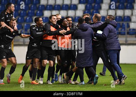 Geel, Belgique. 30 novembre 2025. Mohamed Medfai d'Olympic célèbre après avoir marqué lors d'un match de football entre Jong Genk et Royal Olympic Charleroi, dimanche 30 novembre 2025 à Geel, le jour 15 de la deuxième division 2025-2026 'Challenger Pro League' 1B du championnat belge. BELGA PHOTO JILL DELSAUX crédit : Belga News Agency/Alamy Live News Banque D'Images