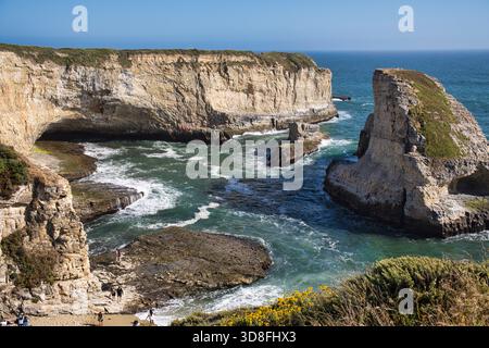 Shark fin Cove, une plage isolée au nord de Santa Cruz, Californie. Road trip de Los Angeles à San Francisco. Voyage aux États-Unis. Photo de haute qualité. Banque D'Images