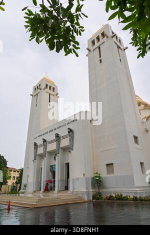 Dakar, Sénégal. 11 novembre 2025. Façade de la cathédrale notre-Dame des victoires, temple catholique dans le quartier du plateau Banque D'Images