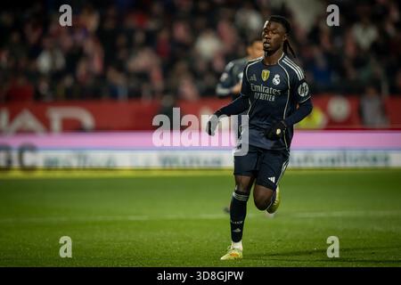 Gérone, Espagne. 30 novembre 2025. Eduardo Camavinga (Real Madrid CF) en action lors d'un match de la Liga EA Sports entre Girona FC et Real Madrid à l'Estadi Municipal de Montilivi à Gérone, Espagne, le 30 2025 novembre. Photo de Felipe Mondino crédit : Agence photo indépendante/Alamy Live News Banque D'Images