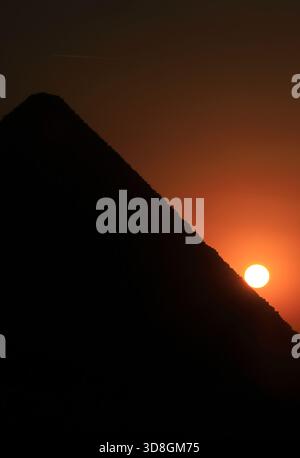 Soleil et pyramides Banque D'Images