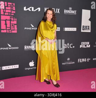 Londres, Royaume-Uni. 30 novembre 2025. Emily Watson aux British Independent film Awards (BIFAs) 2025, The Roundhouse, Chalk Farm Road, le dimanche 30 novembre 2025 à Londres, Angleterre, Royaume-Uni. CAP/CAN © CAN/Capital Pictures crédit : Capital Pictures/Alamy Live News Banque D'Images