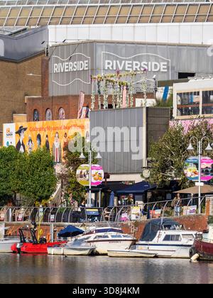 Riverside, Kingston-upon-Thames, Londres, Angleterre, Royaume-Uni. Banque D'Images