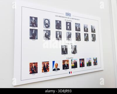 France, Ile-de-France, Paris. La maison elysée, musée, café, situé en face du palais de l'elysée. peinture des présidents de la république française. Banque D'Images