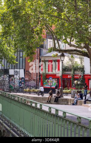 France, Paris, 75, 10ème arrondissement, canal Saint-Martin, librairie Artazart, juillet 2025. Banque D'Images