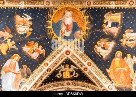 MILAN, ITALIE – 22 JUIN 2025 : fresque de Dieu de l'église San Maurizio al Monastero Maggiore, connue sous le nom de chapelle Sixtine de Milans pour son intérieur Renaissance richement décoré. Banque D'Images