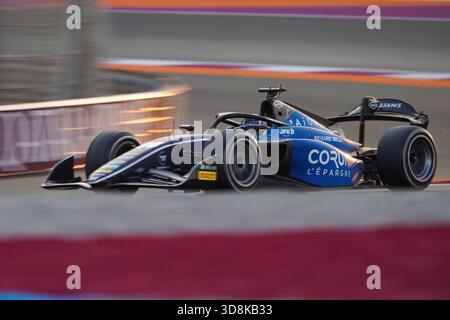 2025 Lusail FIA Formula 2 , Doha, Qatar - Leonardo Fornaroli a remporté le titre de formule 2 en 2025 grâce à sa deuxième place dans la course au Qatar. Banque D'Images