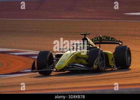 2025 Lusail FIA Formula 2 , Doha, Qatar - Leonardo Fornaroli a remporté le titre de formule 2 en 2025 grâce à sa deuxième place dans la course au Qatar. Banque D'Images