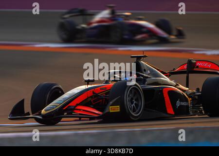 2025 Lusail FIA Formula 2 , Doha, Qatar - Leonardo Fornaroli a remporté le titre de formule 2 en 2025 grâce à sa deuxième place dans la course au Qatar. Banque D'Images