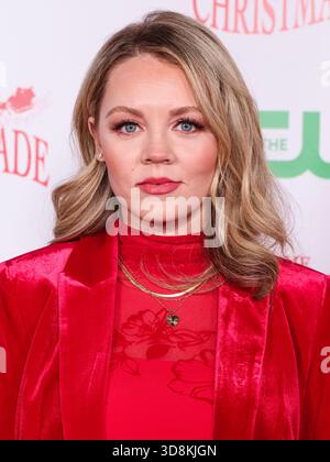 Hollywood, États-Unis. 1er décembre 2025. HOLLYWOOD, LOS ANGELES, CALIFORNIE, États-Unis - NOVEMBRE 30 : Sarah Reeves arrive à la 93e parade annuelle de Noël d'Hollywood avec le grand maréchal Luke Wilson pour soutenir Marine Toys for Tots qui a eu lieu sur Hollywood Boulevard le 30 novembre 2025 à Hollywood, Los Angeles, Californie, États-Unis. (Photo de Xavier Collin/image Press Agency) crédit : image Press Agency/Alamy Live News Banque D'Images