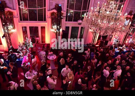 40. Jahre -Künstler GEGEN AIDS C DIE GALA 2025 Künstler GEGEN AIDS C DIE GALA 2025 Gäste beim Abfeiern zum Jubiläum Künstler GEGEN AIDS C DIE GALA 2025 Benefizgala zum 40-jährigen Jubiläum der Berliner AIDS-Hilfe e.V. im TDW in Berlin AM 01.12.2025 *** 40 years of ARTISTS AGAINST AIDS C LE GALA 2025 ARTISTS AGAINST AIDS C LE GALA 2025 invités célébrant l'anniversaire des ARTISTES AGAINST AIDS C LE GALA 2025 Benefit Gala pour LE 40e anniversaire de Berliner AIDS Hilfe e V at TDW à Berlin le 01 12 2025 Photopress Mueller Banque D'Images