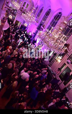 40. Jahre -Künstler GEGEN AIDS C DIE GALA 2025 Künstler GEGEN AIDS C DIE GALA 2025 Gäste beim Abfeiern zum Jubiläum Künstler GEGEN AIDS C DIE GALA 2025 Benefizgala zum 40-jährigen Jubiläum der Berliner AIDS-Hilfe e.V. im TDW in Berlin AM 01.12.2025 *** 40 years of ARTISTS AGAINST AIDS C LE GALA 2025 ARTISTS AGAINST AIDS C LE GALA 2025 invités célébrant l'anniversaire des ARTISTES AGAINST AIDS C LE GALA 2025 Benefit Gala pour LE 40e anniversaire de Berliner AIDS Hilfe e V at TDW à Berlin le 01 12 2025 Photopress Mueller Banque D'Images