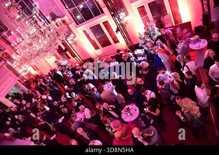 40. Jahre -Künstler GEGEN AIDS C DIE GALA 2025 Künstler GEGEN AIDS C DIE GALA 2025 Gäste beim Abfeiern zum Jubiläum Künstler GEGEN AIDS C DIE GALA 2025 Benefizgala zum 40-jährigen Jubiläum der Berliner AIDS-Hilfe e.V. im TDW in Berlin AM 01.12.2025 *** 40 years of ARTISTS AGAINST AIDS C LE GALA 2025 ARTISTS AGAINST AIDS C LE GALA 2025 invités célébrant l'anniversaire des ARTISTES AGAINST AIDS C LE GALA 2025 Benefit Gala pour LE 40e anniversaire de Berliner AIDS Hilfe e V at TDW à Berlin le 01 12 2025 Photopress Mueller Banque D'Images