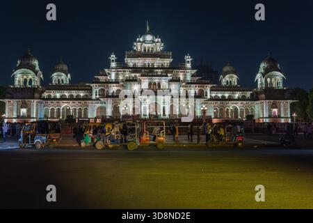 Jaipur, Inde - 2025 : Albert Hall Museum la nuit Banque D'Images