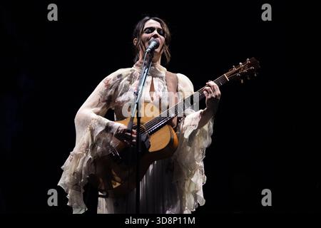 Naples, Italie. 1er décembre 2025. Naples, Italie. Carmen Consoli se produit au Teatro Augusteo lors de l'Amuri Luci - Tour 2025 à Naples, NA, Italie. 01 décembre 2025. Crédit : SOPA images Limited/Alamy Live News Banque D'Images