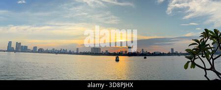 Coucher de soleil sur Phnom Penh Banque D'Images
