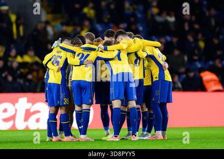 Broendby, Danemark. 1er décembre 2025. Les joueurs de Broendby IF s'unissent en caucus lors du match de 3F Superliga entre Broendby IF et le FC Fredericia au Broendby Stadion à Broendby. Crédit : Gonzales photo/Alamy Live News Banque D'Images