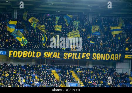Broendby, Danemark. 1er décembre 2025. Les fans de football de Broendby SONT vus sur les gradins lors du match de 3F Superliga entre Broendby IF et le FC Fredericia au Broendby Stadion à Broendby. Crédit : Gonzales photo/Alamy Live News Banque D'Images