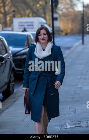 Londres, Royaume-Uni. 2 décembre 2025. Bridget Phillipson, secrétaire d'État à l'éducation et ministre des femmes et de l'égalité, assiste au 10 Downing Street Credit : Richard Lincoln/Alamy Live News Banque D'Images
