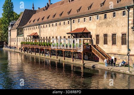 DAS Alte Zollhaus ancienne douane an der Ill in Straßburg, Elsass, Frankreich | L'ancienne douane ancienne maison sur la rivière Ill à Strasbo Banque D'Images
