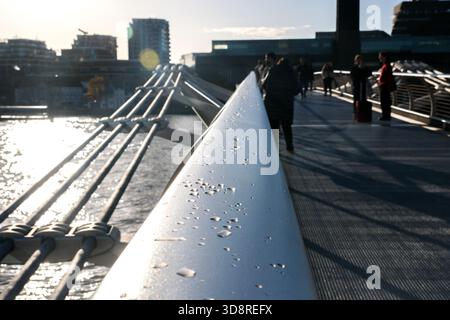 Millennium Bridge, Londres, Royaume-Uni. 2 décembre 2025. Météo Royaume-Uni : matin froid ensoleillé à Londres. Credit : Matthew Chattle/Alamy Live News Banque D'Images