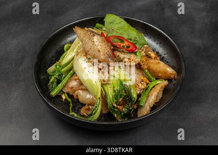 La cuisine asiatique et orientale met l'accent sur des plats légèrement préparés avec des composants aromatiques forts et une touche épicée Banque D'Images