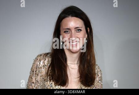 Londres, Royaume-Uni, le 2 décembre 2025, Alice Loxton assiste à la première mondiale d'Amadeus à l'Odeon luxe Leicester Square, Londres, Royaume-Uni. Crédit Fred Duval / Alamy Live News Banque D'Images