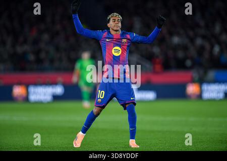 Barcelone, ESP. 02 décembre 2025. FC BARCELONE vs ATLETICO MADRID 2 décembre 2025 Lamine Yamal (10) du FC Barcelone lors du match entre le FC Barcelone et l'Atletico Madrid correspondant à la dix-neuvième journée (match avancé) de la Liga EA Sports au Spotify Camp Nou à Barcelone, Espagne. Crédit : Rosdemora/Alamy Live News Banque D'Images