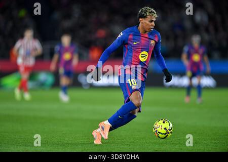 Barcelone, ESP. 02 décembre 2025. FC BARCELONE vs ATLETICO MADRID 2 décembre 2025 Lamine Yamal (10) du FC Barcelone lors du match entre le FC Barcelone et l'Atletico Madrid correspondant à la dix-neuvième journée (match avancé) de la Liga EA Sports au Spotify Camp Nou à Barcelone, Espagne. Crédit : Rosdemora/Alamy Live News Banque D'Images