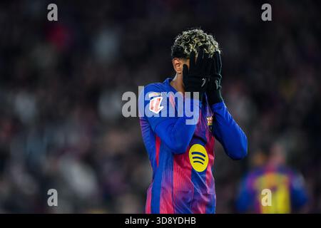 Barcelone, ESP. 02 décembre 2025. FC BARCELONE vs ATLETICO MADRID 2 décembre 2025 Lamine Yamal (10) du FC Barcelone lors du match entre le FC Barcelone et l'Atletico Madrid correspondant à la dix-neuvième journée (match avancé) de la Liga EA Sports au Spotify Camp Nou à Barcelone, Espagne. Crédit : Rosdemora/Alamy Live News Banque D'Images