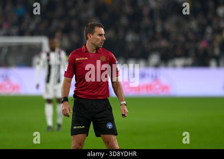 Turin, Italie. 02 décembre 2025. Francesco fourneau arbitre lors du match de la Coppa Italia 2025/26 entre la Juventus FC et l'Udinese Calcio au stade Allianz le 02 décembre 2025 à Turin, Italie - ph Giuliano Marchisciano crédit : Agence photo indépendante/Alamy Live News Banque D'Images