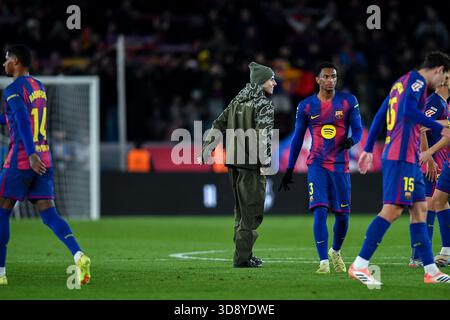 Barcelone, ESP. 02 décembre 2025. FC BARCELONE vs ATLETICO MADRID 2 décembre 2025 Fermin Lopez (16 ans) du FC Barcelone à la fin du match entre le FC Barcelone et l'Atletico Madrid correspondant à la dix-neuvième journée (match avancé) de la Liga EA Sports au Spotify Camp Nou à Barcelone, Espagne. Crédit : Rosdemora/Alamy Live News Banque D'Images