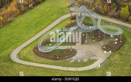 Tiger & Turtle, Tiger and Turtle aâ‚¬ Magic Mountain est un monument basé sur des montagnes russes sur Heinrich-Hildebrand-Hoehe à Angerpark, Duisburg, Ruhr Banque D'Images