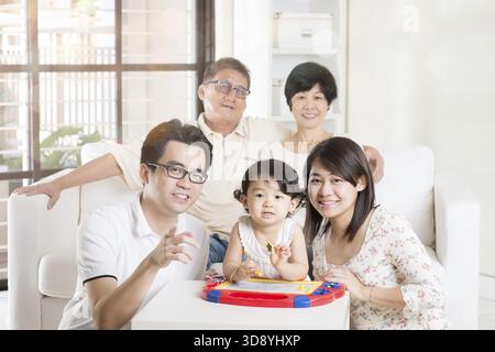 Portrait of Asian Multi Generation Family Banque D'Images