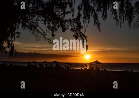 Flic en Flac est une longue plage populaire sur la côte ouest de l'île Maurice Banque D'Images