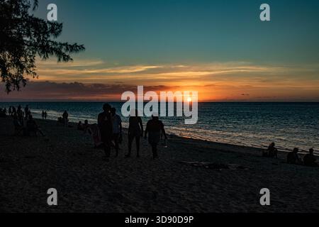 Flic en Flac est une longue plage populaire sur la côte ouest de l'île Maurice Banque D'Images