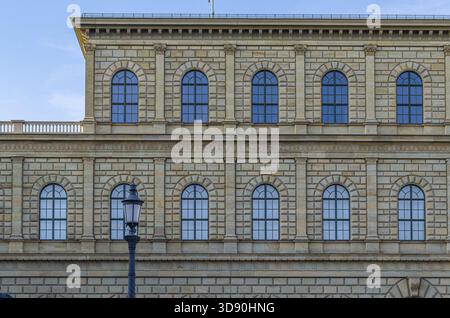MUNCHEN, ALLEMAGNE - 3 JUILLET 2015 : façade du Konigsbau (bâtiment du roi), construite entre 1825 et 1835, faisant partie de la Residenz, l'ancien palais royal de Banque D'Images