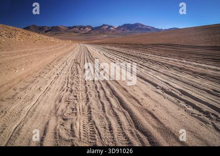 Route du désert par le biais de la partie du sud de l'Altiplano Banque D'Images
