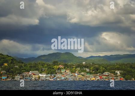 Labuan Bajo - ville de pêcheurs situé à l'extrémité ouest de Flores dans la région de Nusa Tenggara, en Indonésie de l'Est Banque D'Images