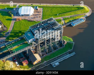 WINNINGTON, CHESHIRE, ANGLETERRE - 17 NOVEMBRE 2025 : Anderton Boat Lift sur la rivière Weaver, près de Northwich, Cheshire, Angleterre Banque D'Images