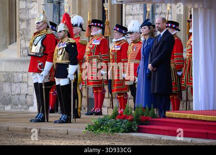 Windsor, Royaume-Uni. 03 décembre 2025. Le prince William, prince de Galles, et la princesse Kate, princesse de Galles, se tiennent au château de Windsor pour accueillir le président allemand et sa femme avec les honneurs militaires. Le président Steinmeier et son épouse effectuent une visite d'État de trois jours au Royaume-Uni de Grande-Bretagne et d'Irlande du Nord. Crédit : Bernd von Jutrczenka/dpa/Alamy Live News Banque D'Images